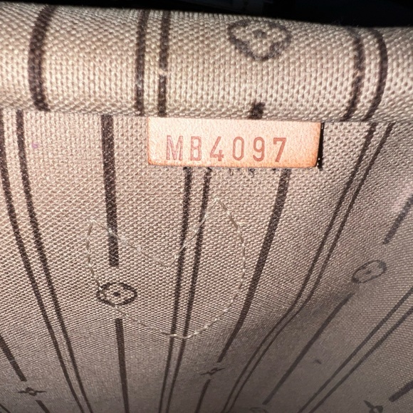 Authentic LV PM neverfull - Picture 4 of 12